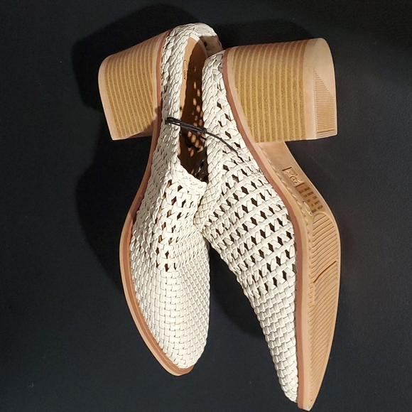 Time and Tru Cream Woven Mules - Picture 13 of 17
